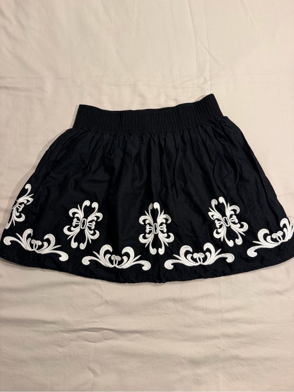 Hinge Embroidered Mini Skirt M Black White
